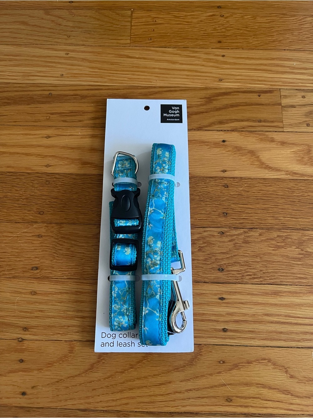 NWT Van Gogh Museum Blue Floral Dog Collar & Leash Set